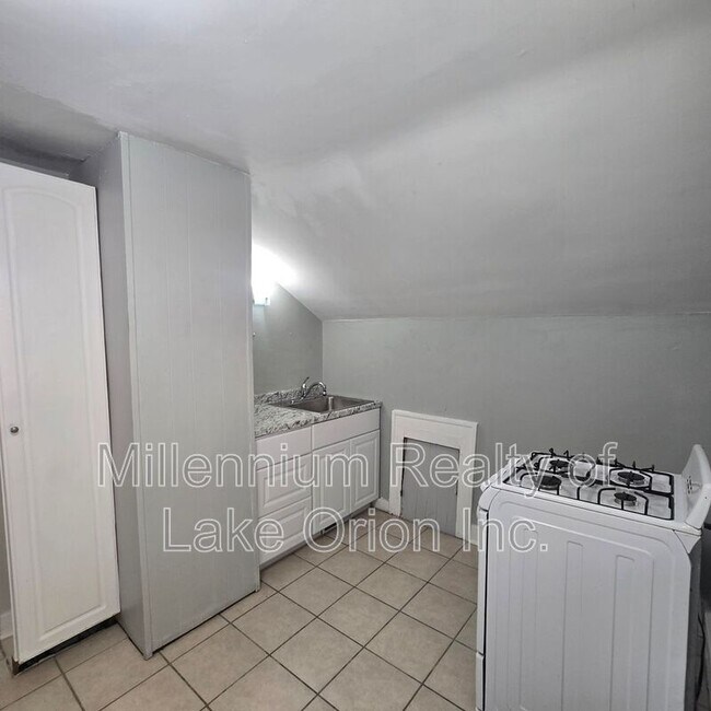Photo - 77 E Fairmount Ave Unit #2