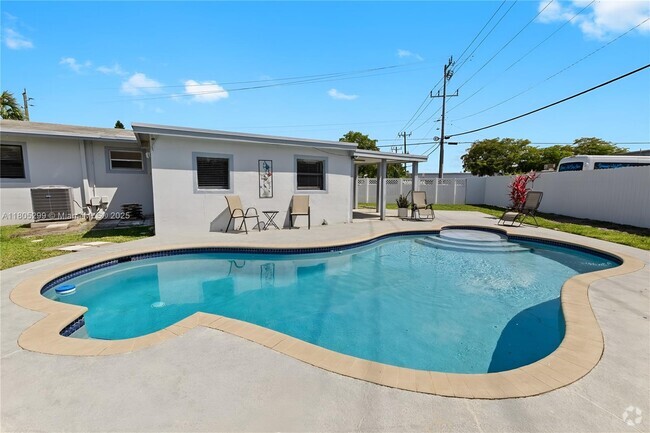Building Photo - 1708 NW 58th Ave Rental