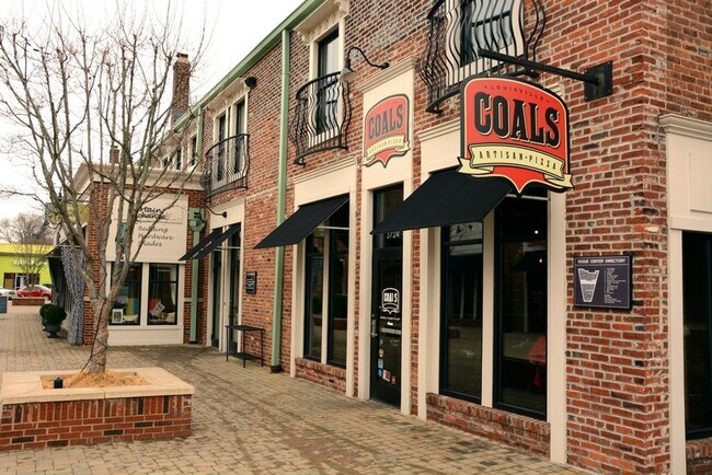 Photo - Le Blanc Court