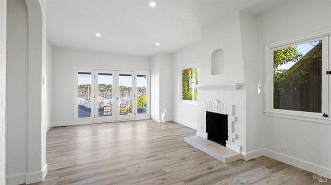 Photo - 833 Bridgeway Unit 5