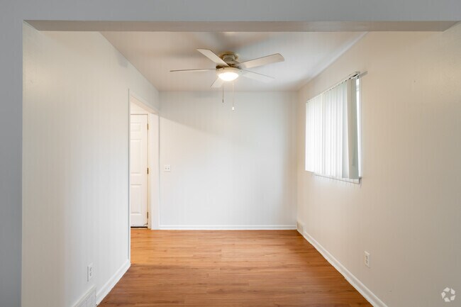 2BR, 1BA - 1.288SF - Village Townhomes