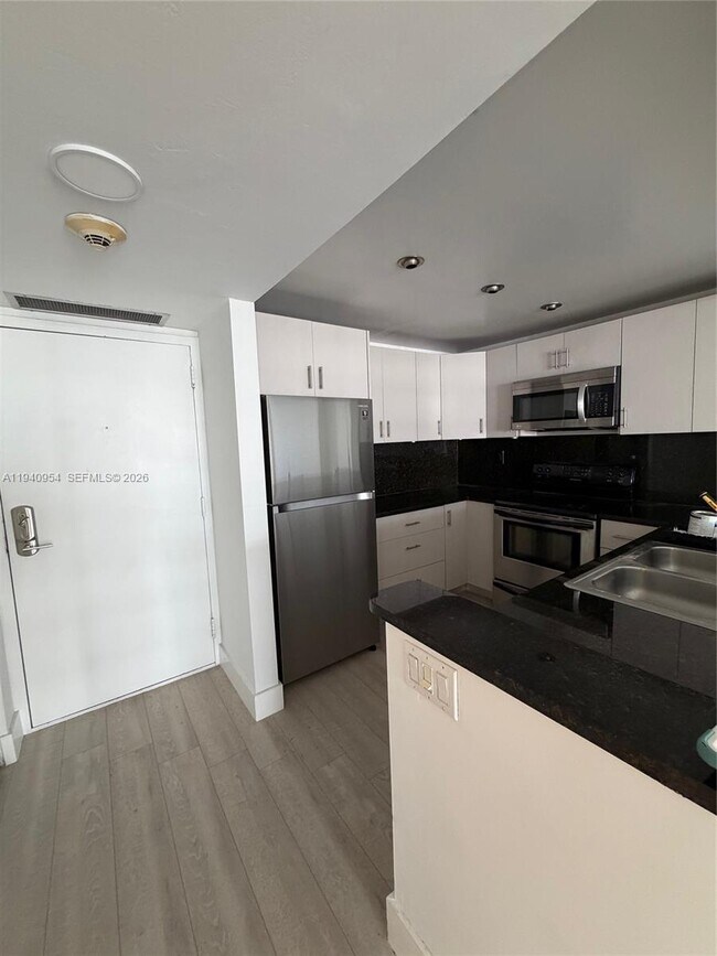 Photo - 600 NE 36th St Unidad 1205