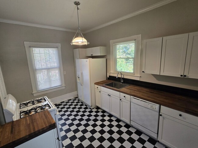 Photo - 1480 Beatie Ave SW