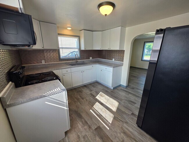 753 Appleton Rd