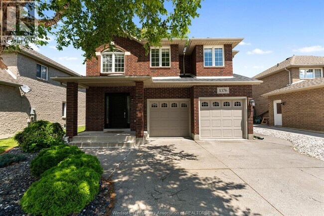 Photo - 1376 Lakeview Ave