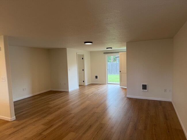 Photo - Updated 3 bedroom 1 bath duplex in Junction City!