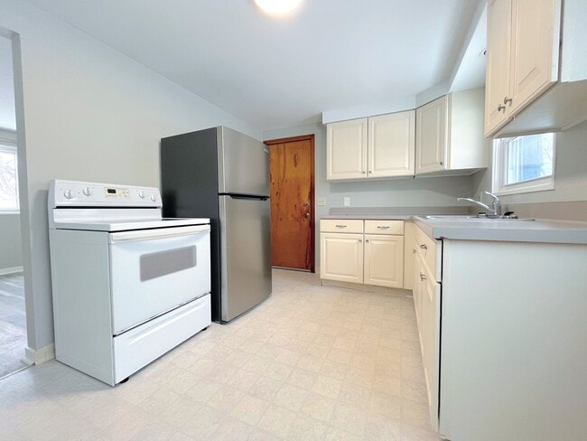 Photo - 424 Springville Ave Unit Lower