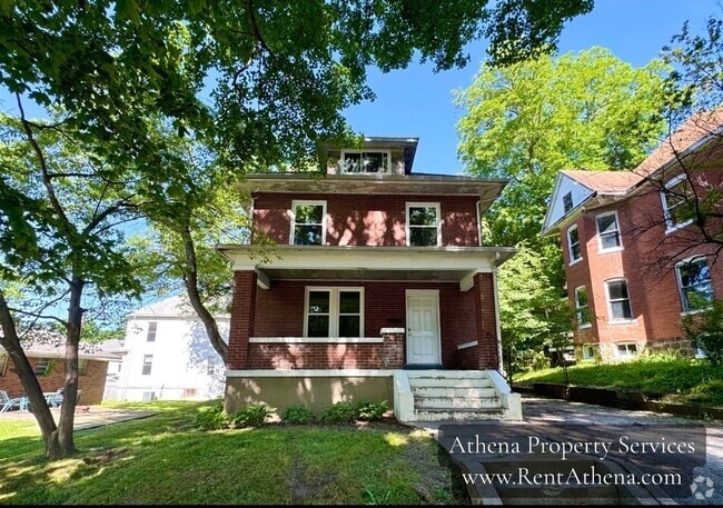 Building Photo - 5 Bedroom / 2 Bath House - Near SEMO's Cam...