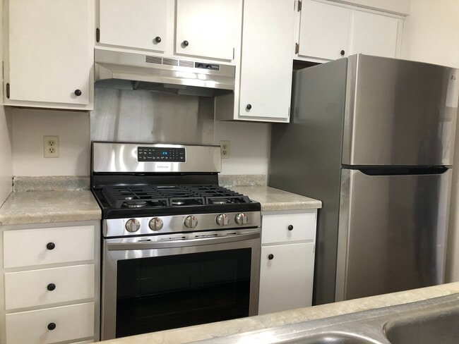 Photo - 10673 Grouse St NW