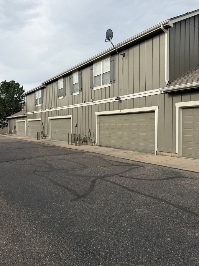 Photo - 2 Bedroom Townhome with Community Pool