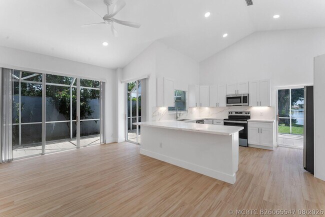 Photo - 897 Dickens Pl