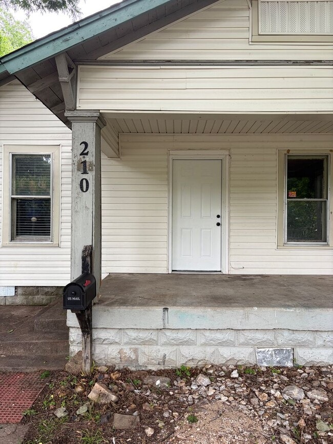 Photo - $900 move in special!