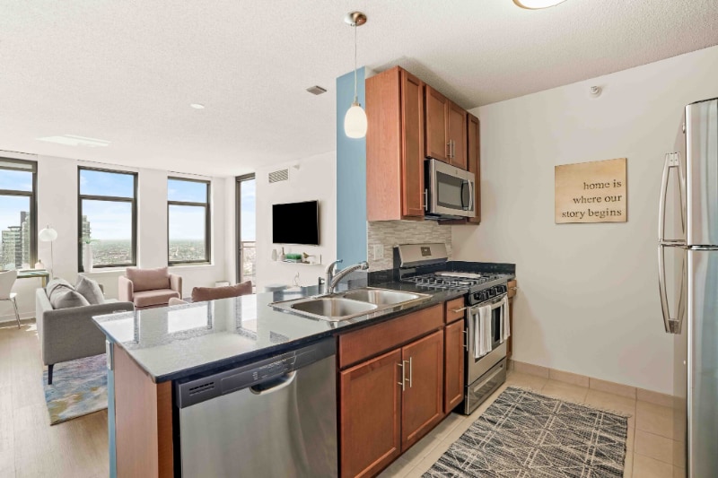 Photo - 566 W Kinzie St