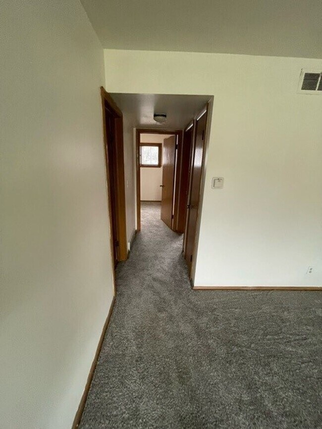 Photo - Charming & Bright 2-Bedroom Apartment in Milwaukee's Fairview Neighborhood! Unit Apt #3