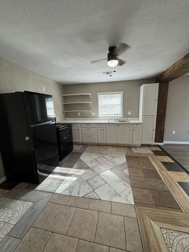Photo - 3 Bedroom / 1 Bath Available Now in Jonesboro