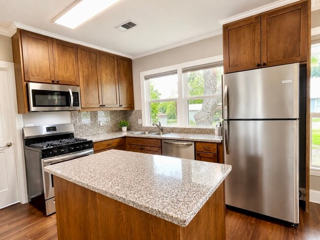 Photo - 232 S Tesch St