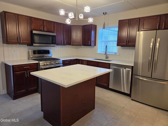 Photo - 669 Pawling Ave Unidad #3