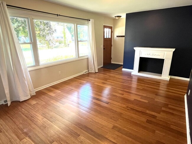 Photo - 275 Oak St