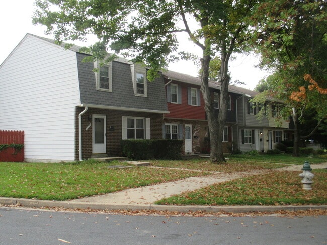 Photo - Gorgeous 3 Bedroom Townhouse in Gaithersburg with Solar Panels! Great Commute to DC!