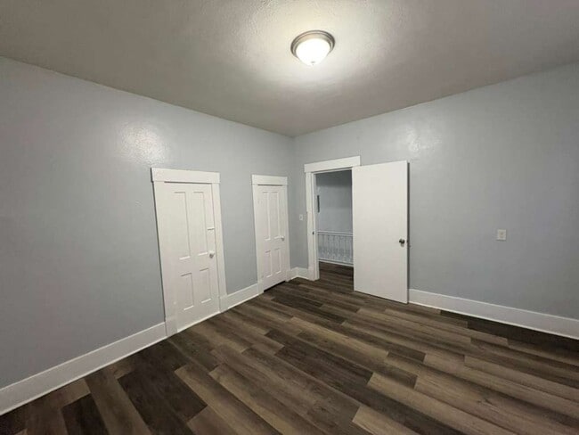 Building Photo - 140 E 5th St Unit 140 E 5th St  2