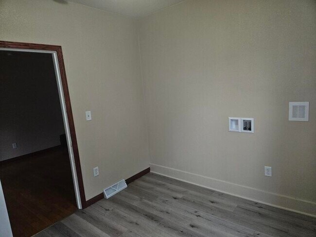 Photo - 802 W Franklin St