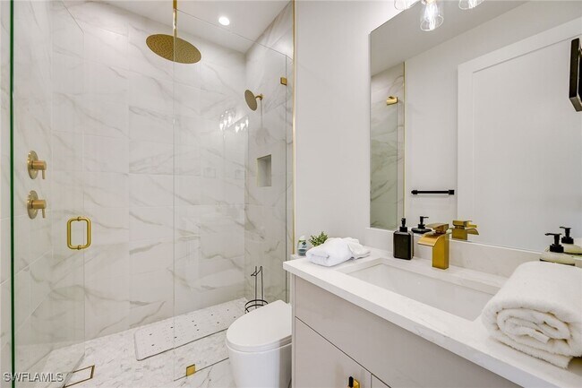 Building Photo - 3384 Canal St