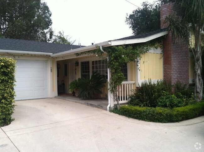 Building Photo - 1337 Danielson Rd Unit B Rental
