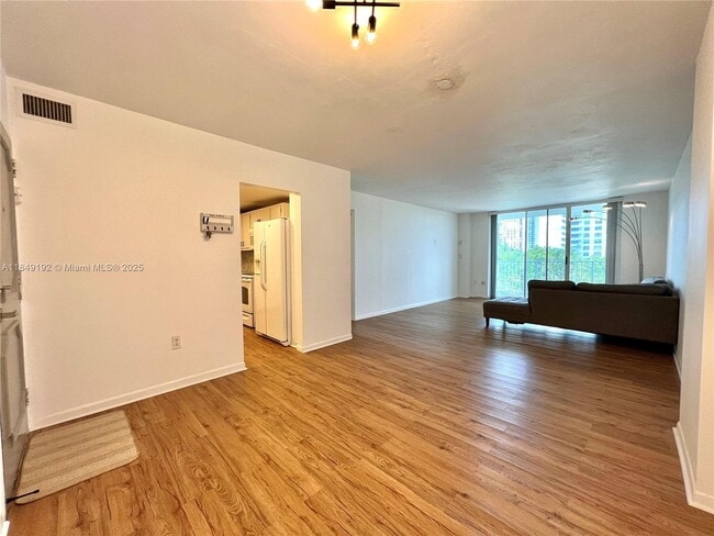 Building Photo - 2851 NE 183rd St Unit 414E Rental