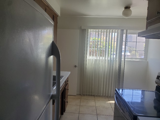 Photo - 1111 S Corning St Unidad 102