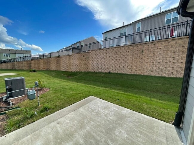 Photo - Like new 3 Bedroom townhouse with 2 car garage