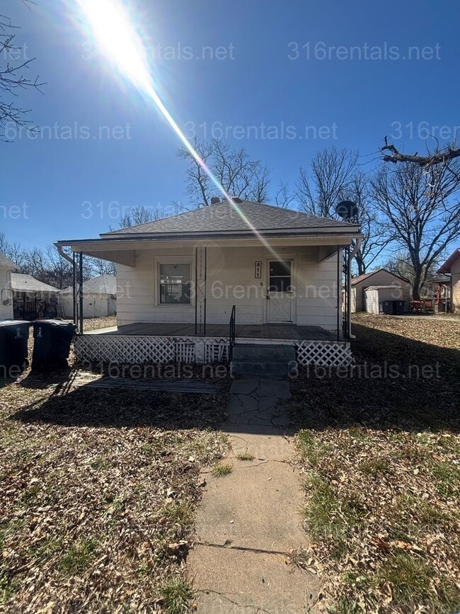 Photo - Three bedroom one bath freshly painted house available NOW!