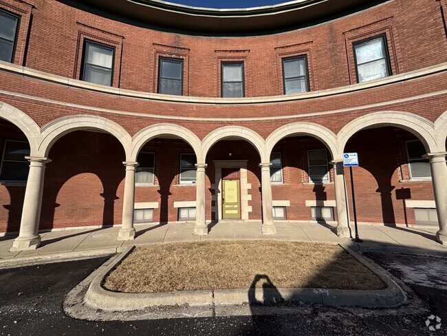 Building Photo - 632 E 112th St Unit Pullman Rental