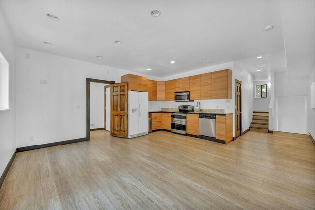 Photo - 638 N Martin Dr Unidad C