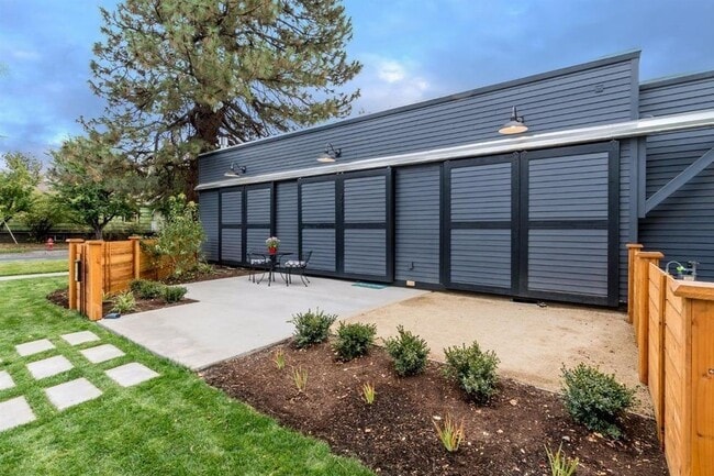 Photo - Modern Cottage in Prime Downtown Bend Loca...
