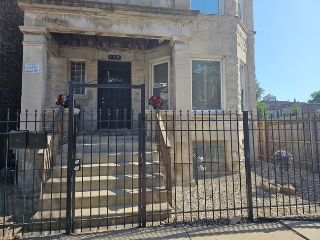 Building Photo - 719 S Central Park Ave Unit 1F