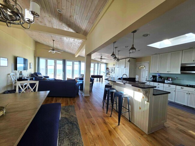 Photo - 8034 Riverview Rd