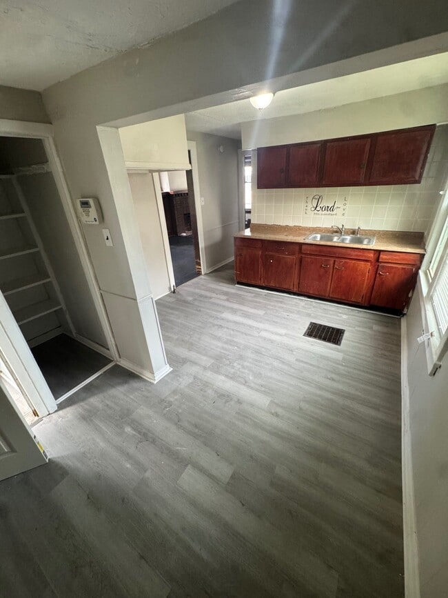 Photo - 9520 Marah Ave