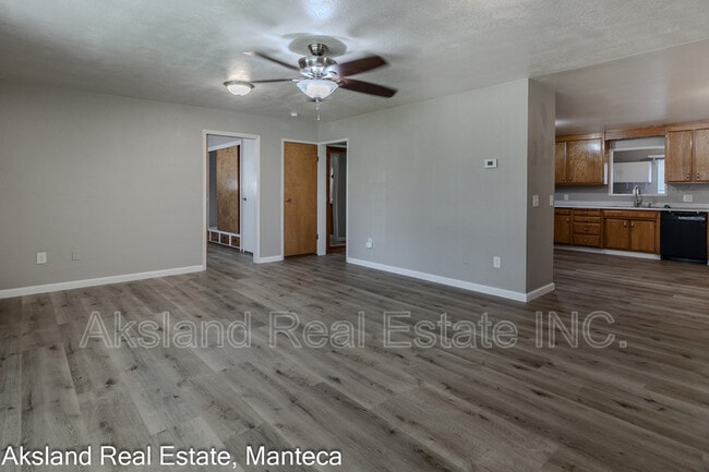Photo - 3005 W Lathrop Rd