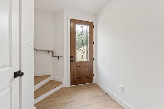 Photo - 2121 Hoskins Dr