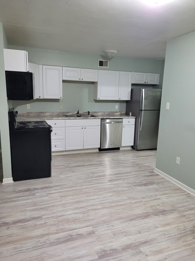 Photo - 209 W Green St