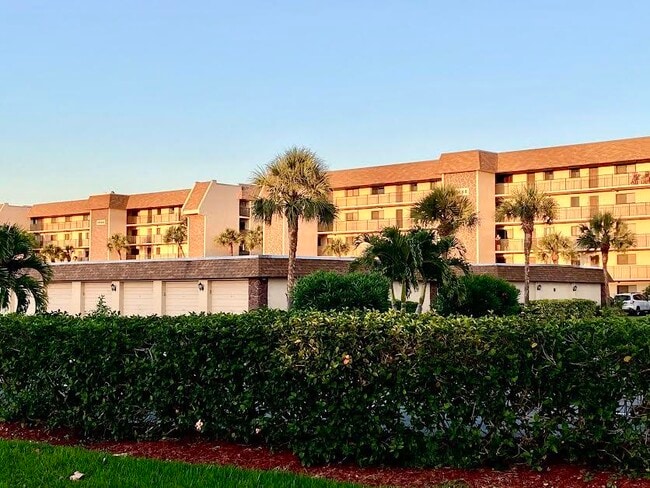 Building Photo - 8500 Ridgewood Ave Unit 406