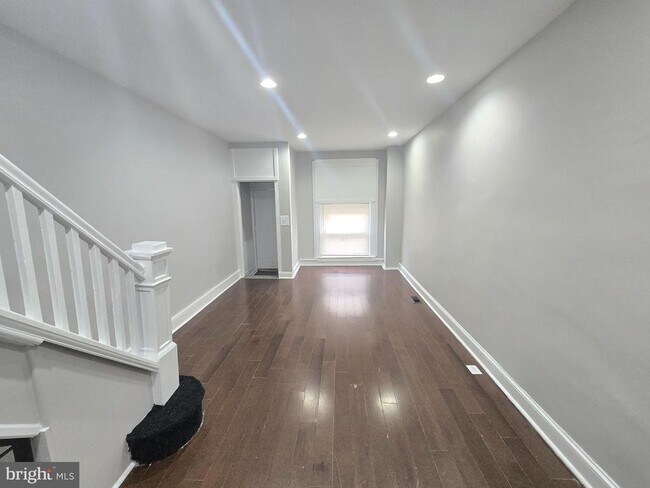 Photo - 402 N Curley St