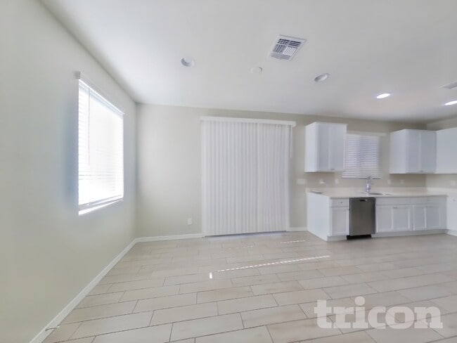 Photo - 5830 W Wood St