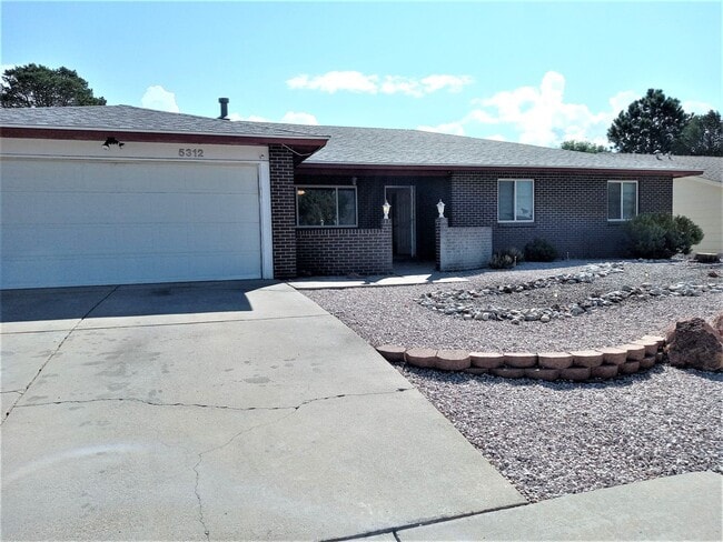 Building Photo - 4 BEDROOM 3 BATHROOM HOME IN THE VIBRANT C...