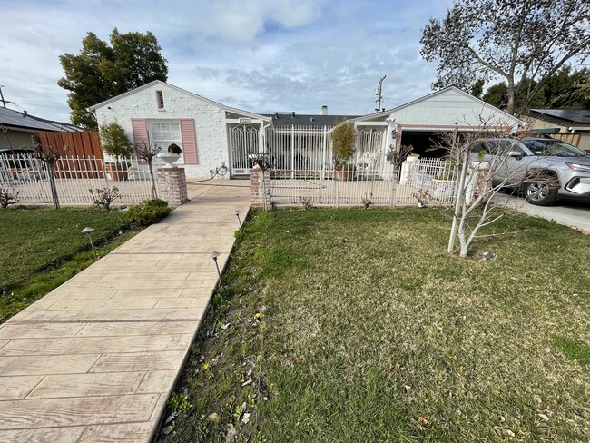 Building Photo - 1205 W Benjamin Holt Dr Rental
