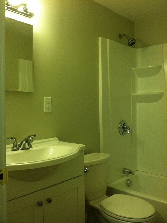 Photo - 22 7th Ave Apartamentos