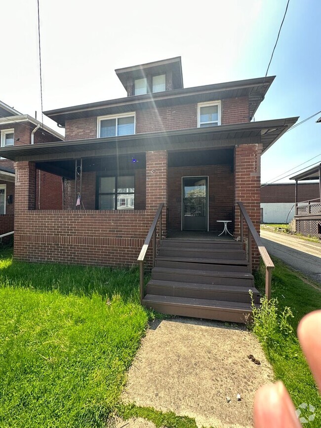 Building Photo - Single family, three bedroom home.