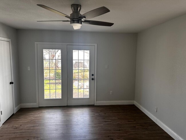 Photo - 2909 Alexander Ave