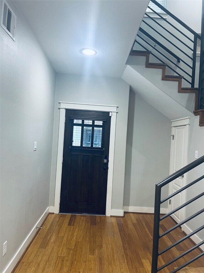 Photo - 5743 Petty St