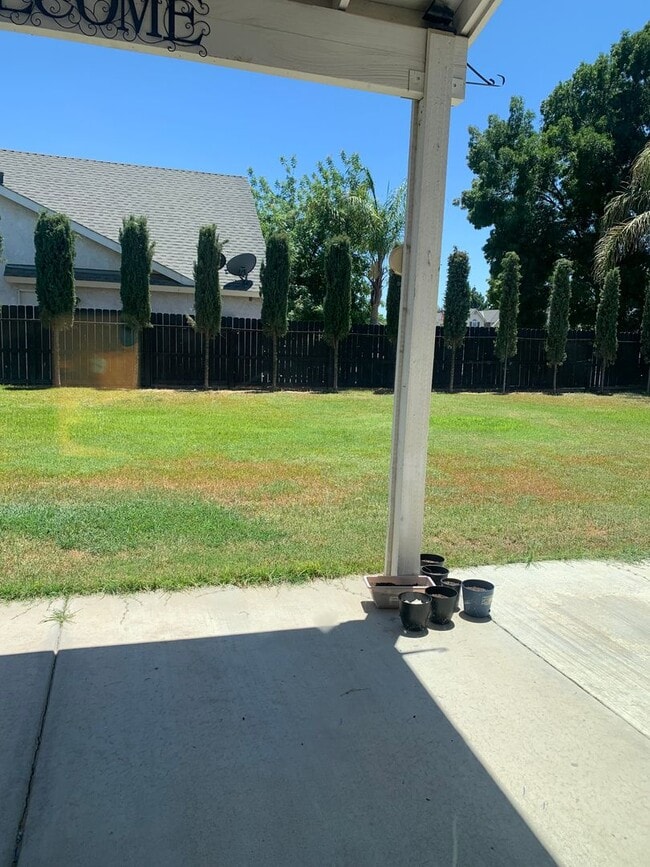 Photo - 905 W Millbrook St